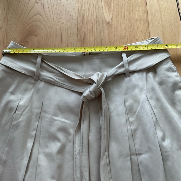 White House Black Market Pleated Khaki Belted Skirt, Size 6. - Picture 8 of 8